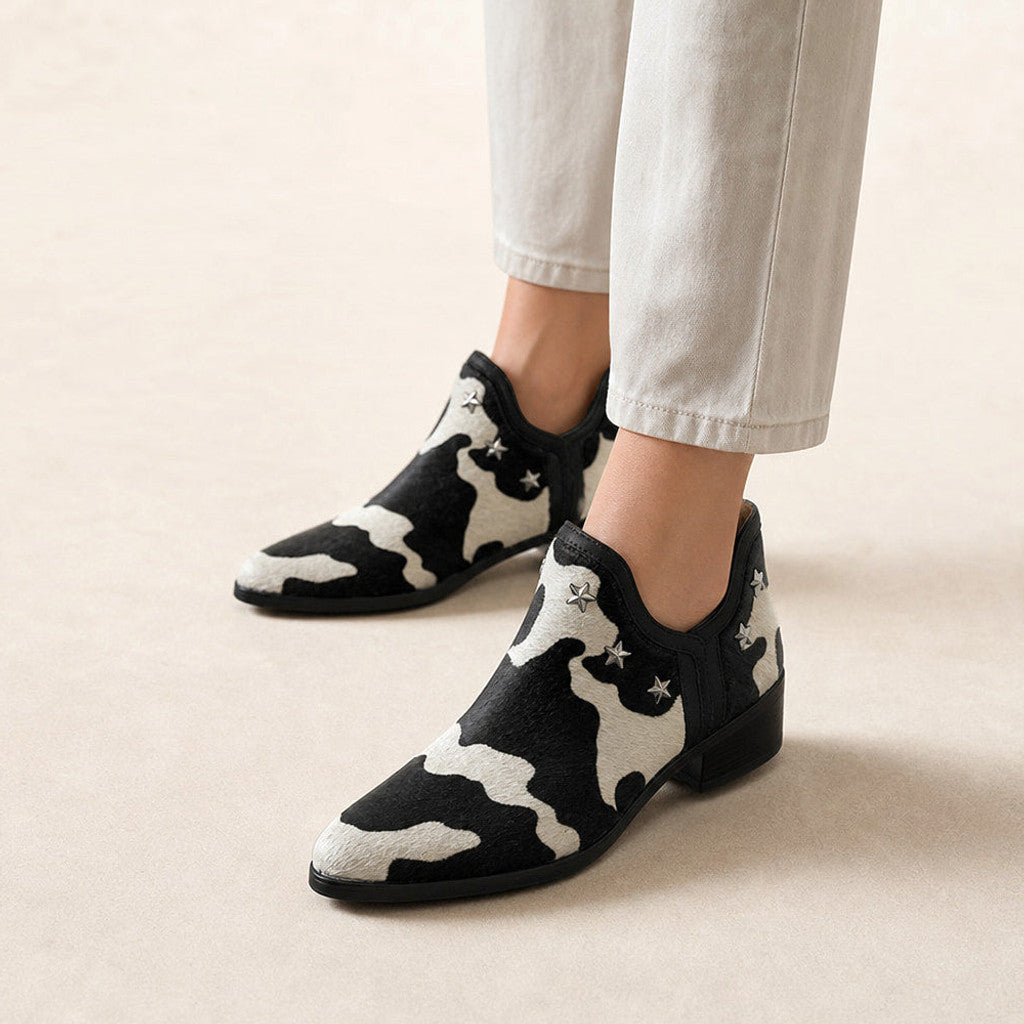 Mathilda | Chelsea Boots Pointed Toe Star Studs Black – Product Photo