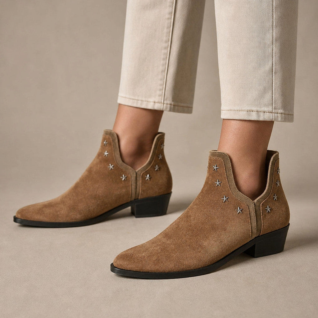 Mathilda | Chelsea Boots Pointed Toe Star Studs Light Brown – Product Photo