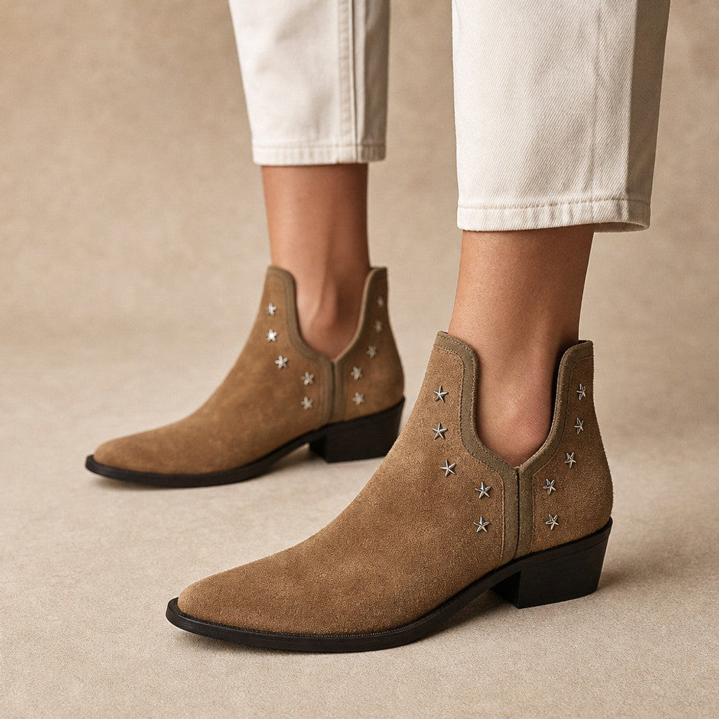 Mathilda | Chelsea Boots Pointed Toe Star Studs in Light Brown – Premium Editorial