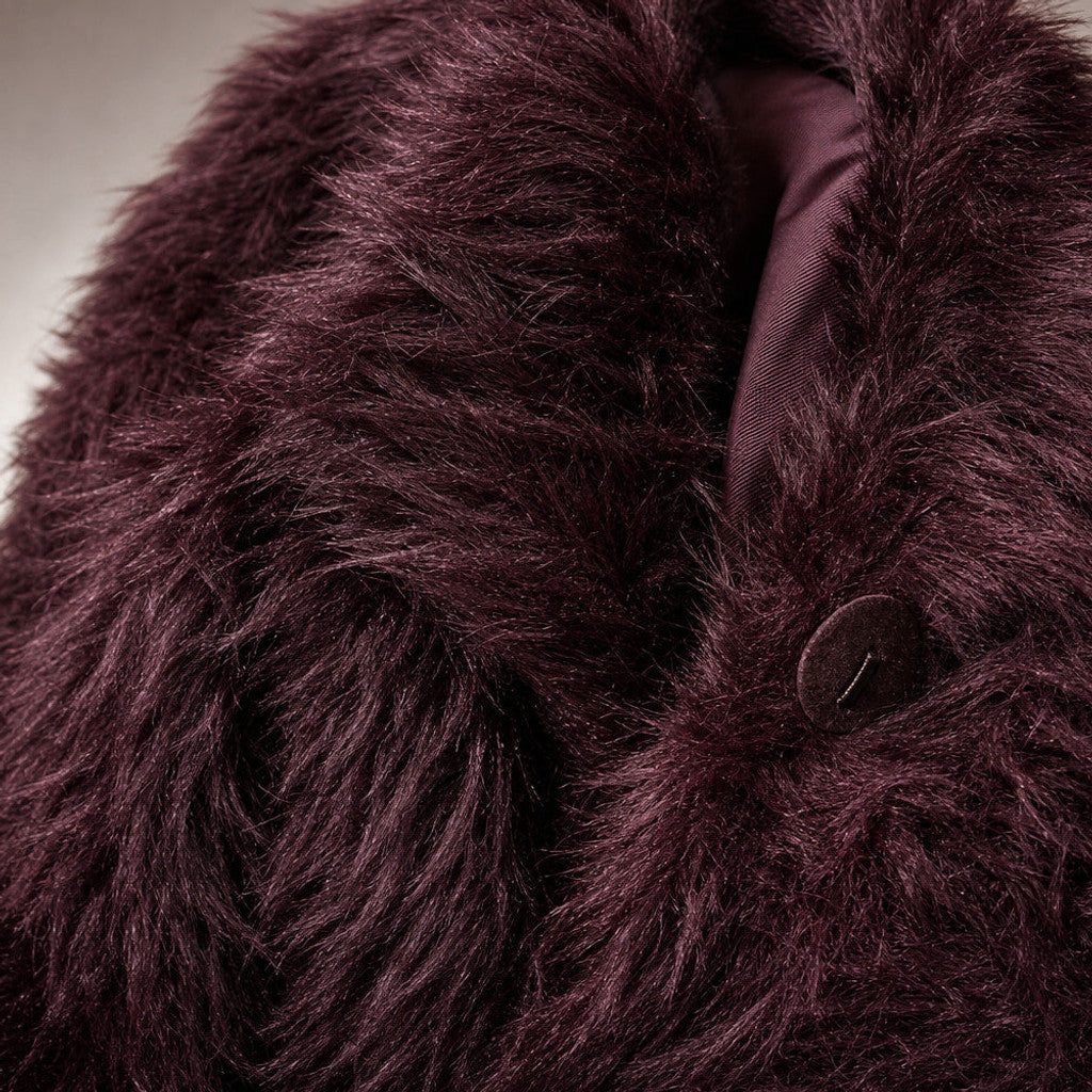 Milburga | Cropped Teddy Coat Burgundy Burgundy – Fabric and Detail Close-Up