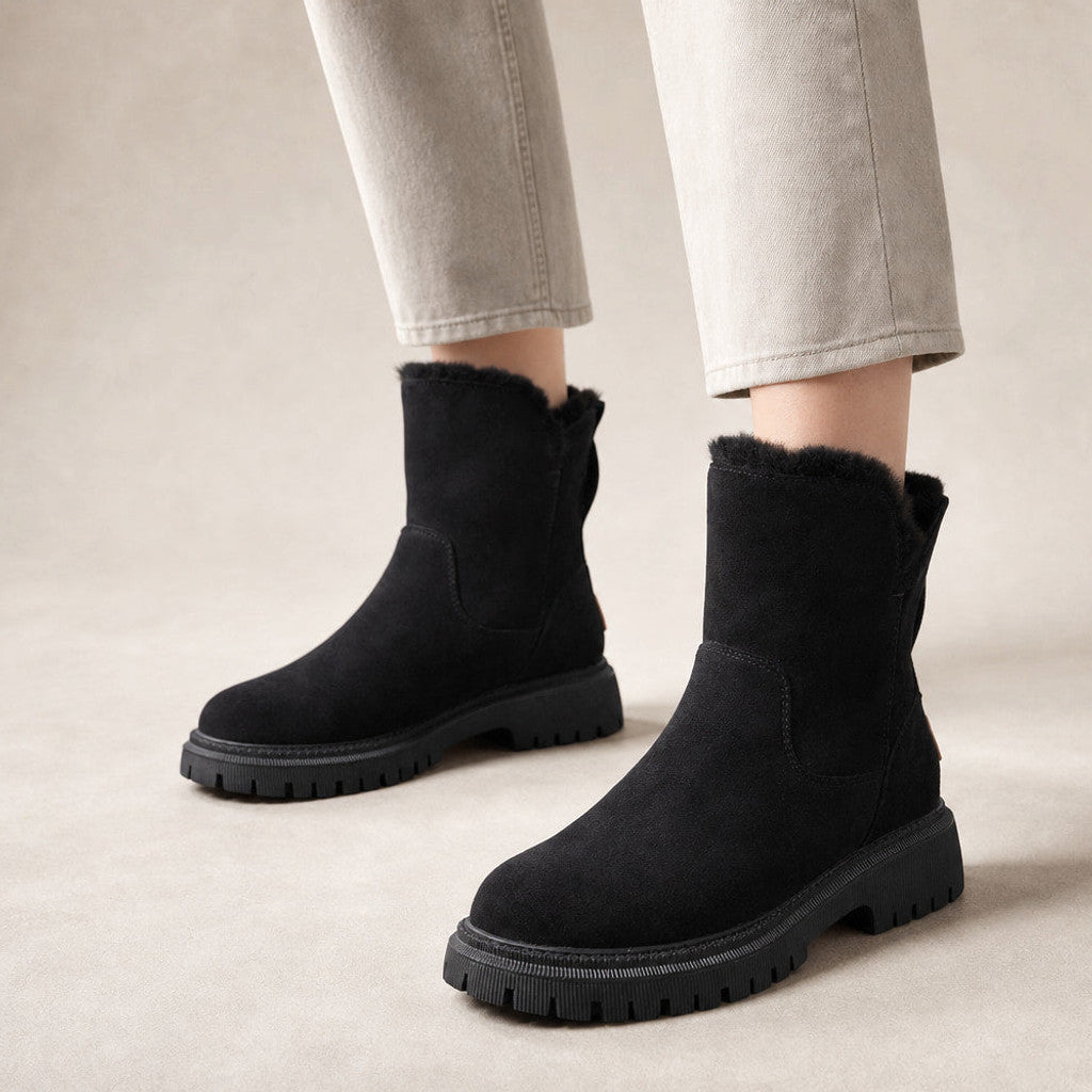 Niobe | Fleece-Lined Ankle Boots Slip-On in Black – Premium Editorial