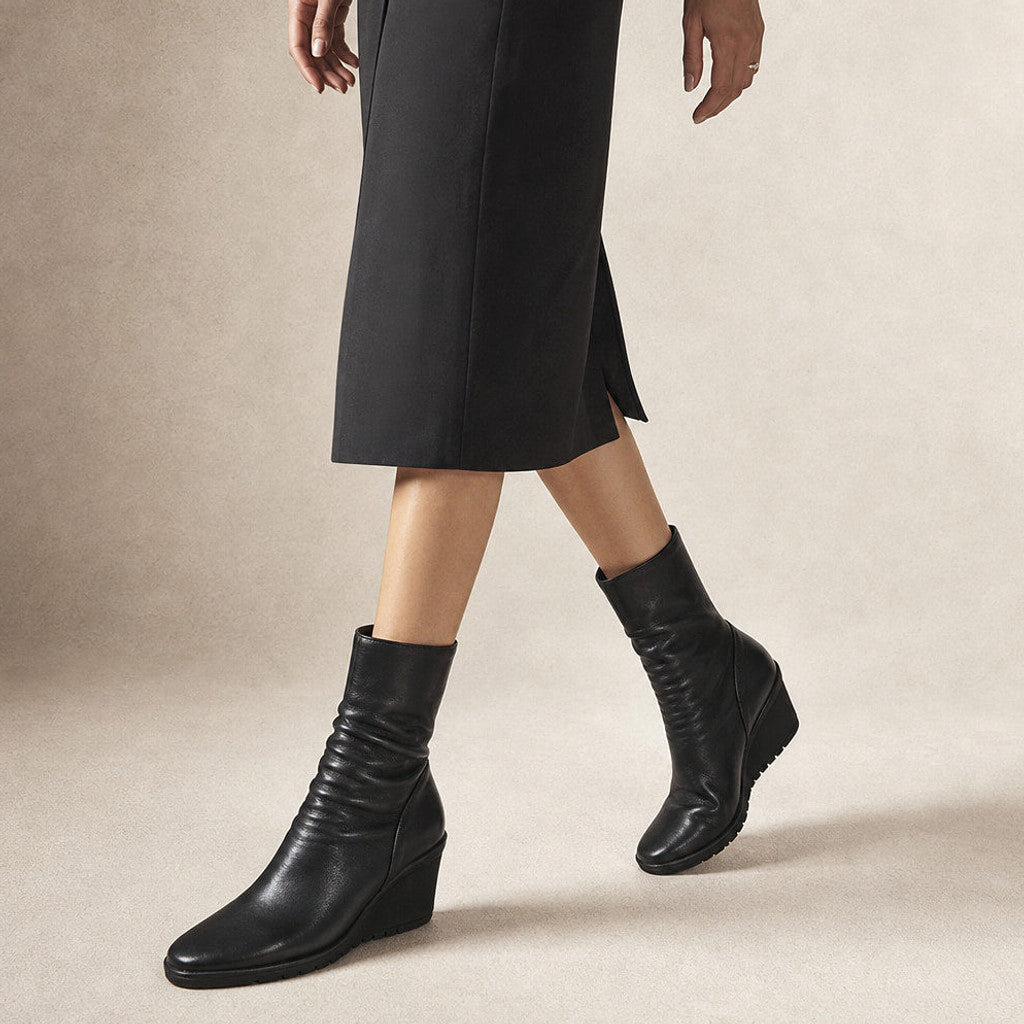 Philena | Wedge Chelsea Boots Mid-Calf Black Black – Product Photo